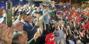 Amasya’da, Cumhurbaşkanlığı Seçimi ikinci oylamasını Recep Tayyip Erdoğan’ın önde bitirmesinin ardından Cumhur İttifakı seçmenleri kutlama yaptı.